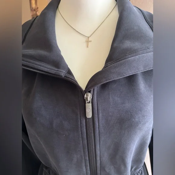 Lululemon Softstreme cinched waist jacket size 2 - Picture 2 of 9